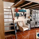 Дом отдыха Casa Girassol With A Beautiful Private Pool And Garden Синтра